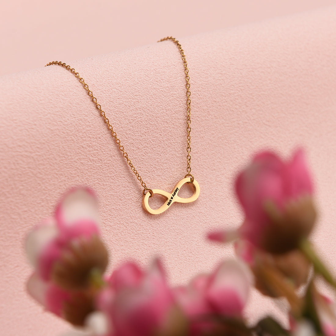"Forever Connected" - Necklace with Custom Engraving in Luxury LED Box